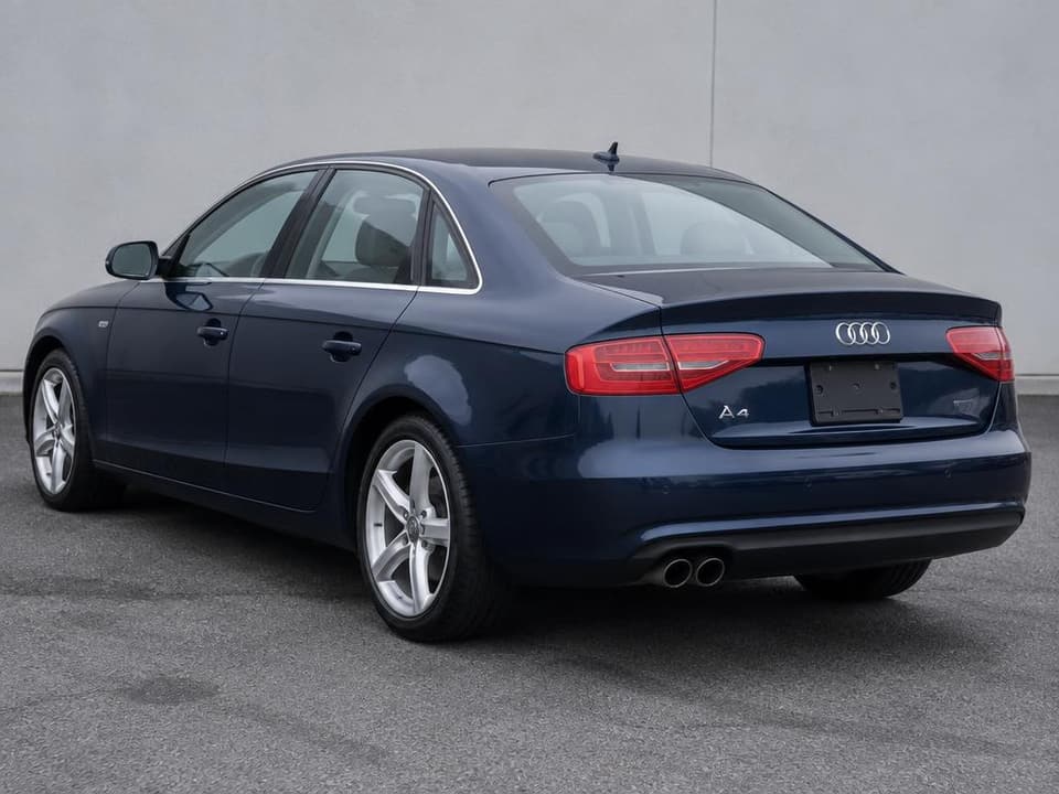 Audi A4 B8 2.0 TDI, aizmugures skats