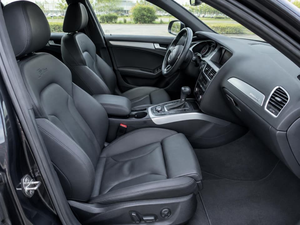 Audi A4 B8 2.0 TDI, priekšējie sēdekļi