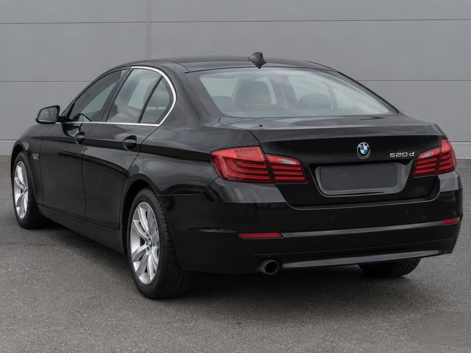 BMW 5 series F10 520d, aizmugures skats
