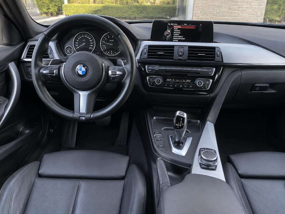 BMW 3 series E90 318d, instrumentu panelis