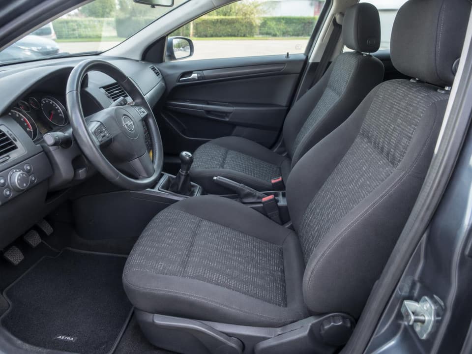 Opel Insignia A 2.0 CDTI, priekšējie sēdekļi