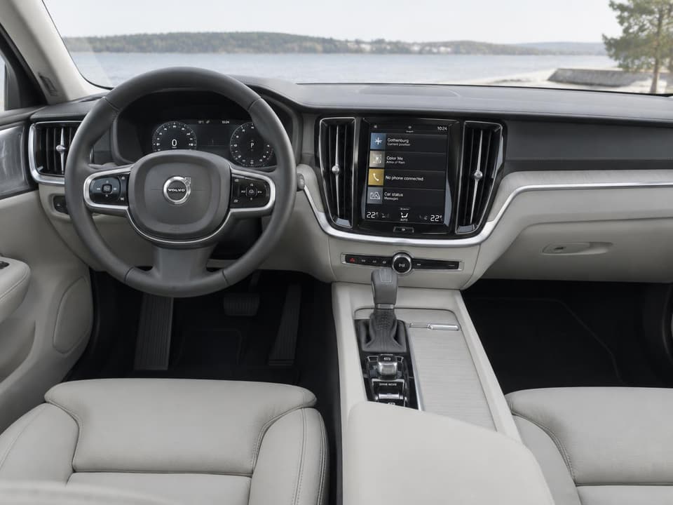 Volvo V60 I 2.0 D3, instrumentu panelis