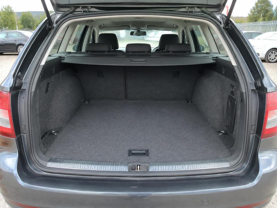 Volkswagen Passat B8 2.0 TDI, bagāžnieks